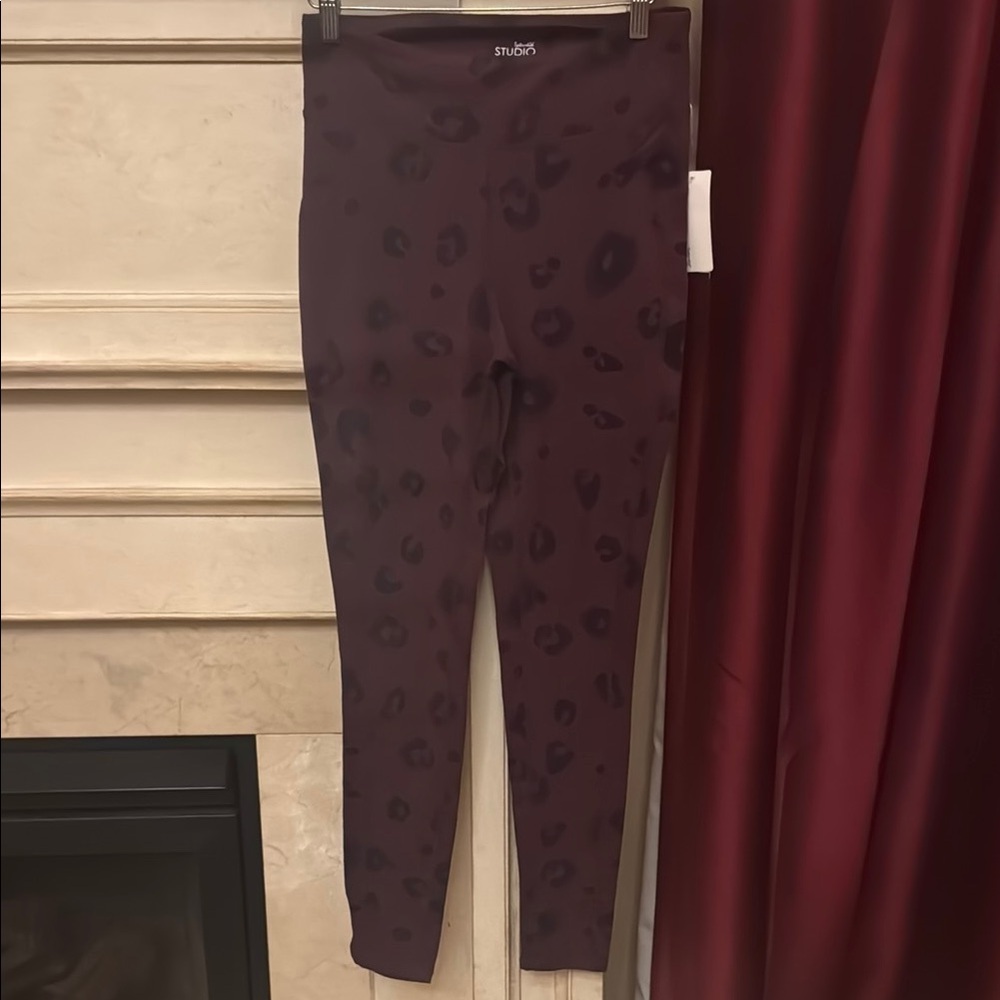 SPLENDID STUDIO Stylish Animal Print Leggings burgundy leopard leggings sz M
